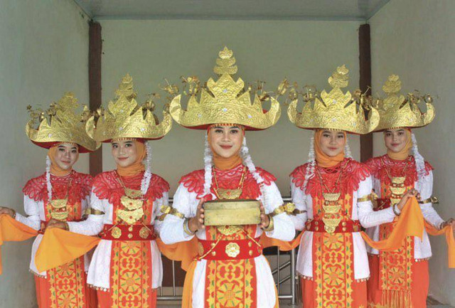Tari Sigeh Pengunten, Lampung. Sumber foto: Oleh Ritaz Aulia Wardani