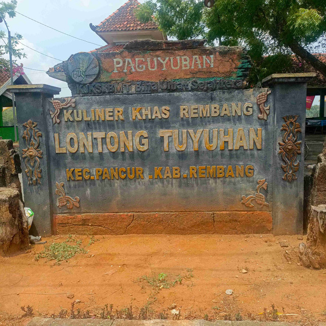 Salah satu tempat yang menjual Lontong tuyuhan. Foto: Dokumentasi Pribadi
