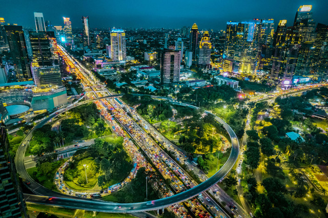 Ganjil Genap Jakarta Jam Berapa? Kepadatan Lalu Lintas di Simpang Susun Semanggi. Foto: Pexels/Afif Ramdhasuma.