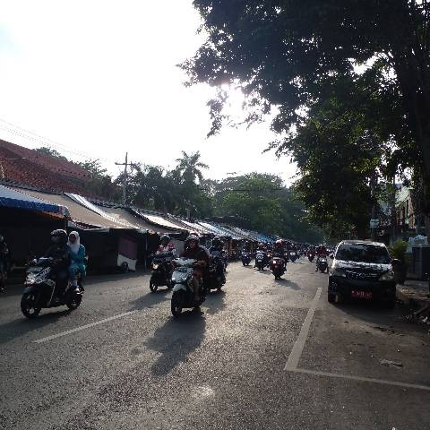 Dokumentasi Pribadi: LapakPedagang di Trotoar. Foto: Sintya Alifah