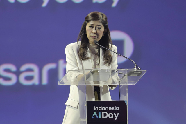 Menteri Komunikasi dan Digital, Meutya Hafid, berbicara pada acara Indonesia AI Day di Jakarta, Kamis (14/11/2024). Foto: Jamal Ramadhan/kumparan