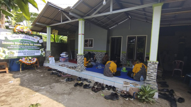 Suasana rumah duka korban pemerkosaan-pembunuhan di Banyuwangi, Kamis (14/11/2024). Foto: kumparan