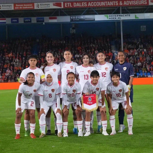 Timnas Wanita Indonesia sebelum melawan Belanda, 26 Oktober 2024. Foto: Instagram @louxa_o