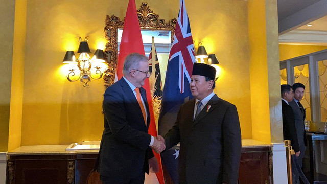 Presiden Prabowo Subianto dan Perdana Menteri Australia Anthony Albanese di Hotel Swissotel, Lima, Peru, Kamis (14/11/2024). Foto: Zamachsyari/kumparan