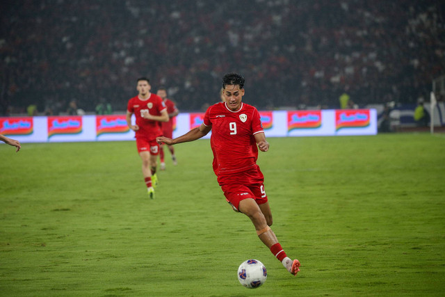 Pemain Timnas Indonesia Rafael Struick pada pertandingan Kualifikasi Piala Dunia 2026 melawan Timnas Jepang di Stadion Utama Gelora Bung Karno, Jakarta, Jumat (15/11/2024).
Foto: Aditia Noviansyah/kumparan