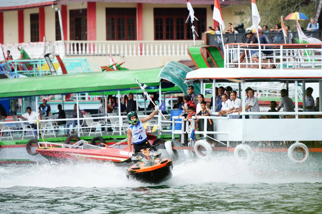 Keramaian seri terakhir Aquabike Jetski World Championship 2024 di Pantai Bebas, Simalungun, Sumatera Utara, pada Jumat (15/11).  Foto: Dok. InJourney