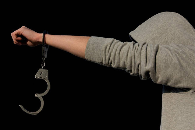 5 Perbedaan Pelanggaran dan Kejahatan dalam Hukum | kumparan.com