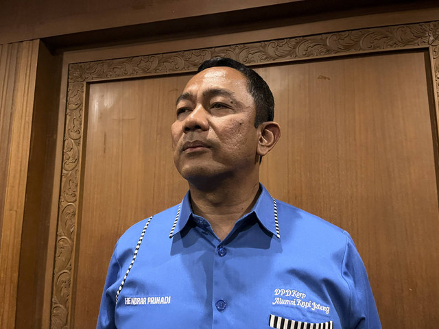 Calon Wakil Gubernur Jawa Tengah nomor urut 01 Hendrar Prihadi (Hendi) menjawab pertanyaan wartawan saat acara silaturahmi dan deklarasi alumni Komite Nasional Pemuda Indonesia (KNPI) Jawa Tengah di Kota Semarang. Foto: Dok. Istimewa