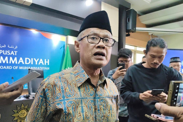 Ketum PP Muhammadiyah Haedar Nashir di Kantor PP Muhammadiyah Yogyakarta, Senin (18/11/2024). Foto: Arfiansyah Panji Purnandaru/kumparan