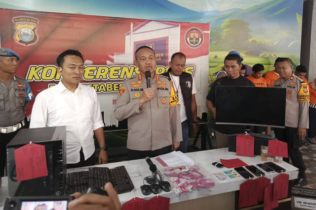 Polrestabes Makassar membongkar judi online beromset 700 juta di Kota Makassar, Sulawesi Selatan. Foto: Dok. Istimewa