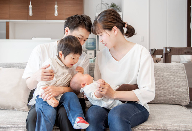 Sentuhan Jadi Stimulasi Awal Terpenting bagi Perkembangan Otak Anak. Foto: Shutterstock