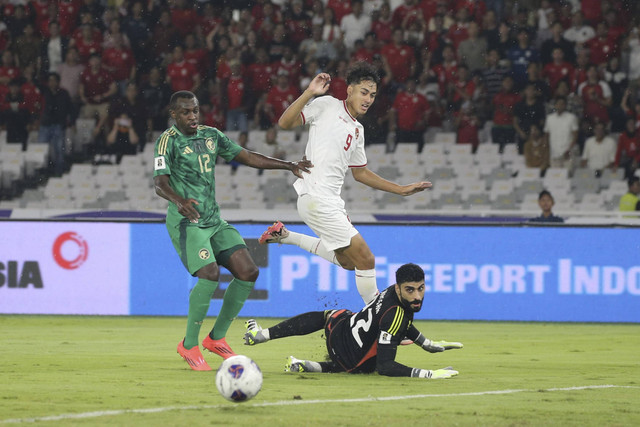 Pemain Timnas Indonesia Rafael Struick beraksi pada lanjutan Ronde 3 Kualifikasi Piala Dunia antara Indonesia vs Arab Saudi di Stadion Utama Gelora Bung Karno, Selasa (19/11/2024). Foto: Aditia Noviansyah/kumparan
