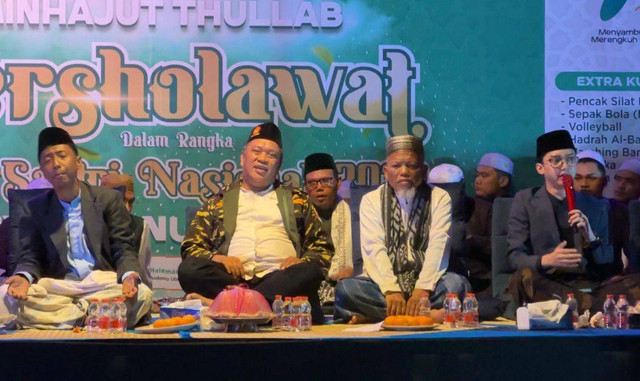 Ruksamin saat menggelar shoalawat bersama di Ponpes Konawe Selatan.