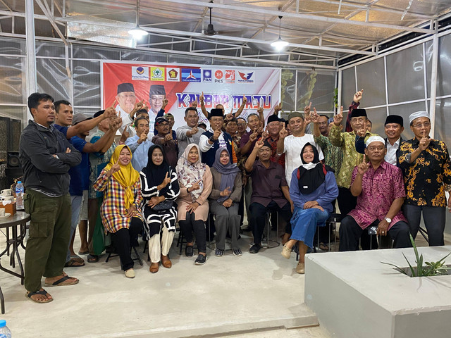 Didi Haryono bersama Paguyuban Jawa Kapuas Hulu. Foto: Yulia Ramadhiyanti/Hi!Pontianak