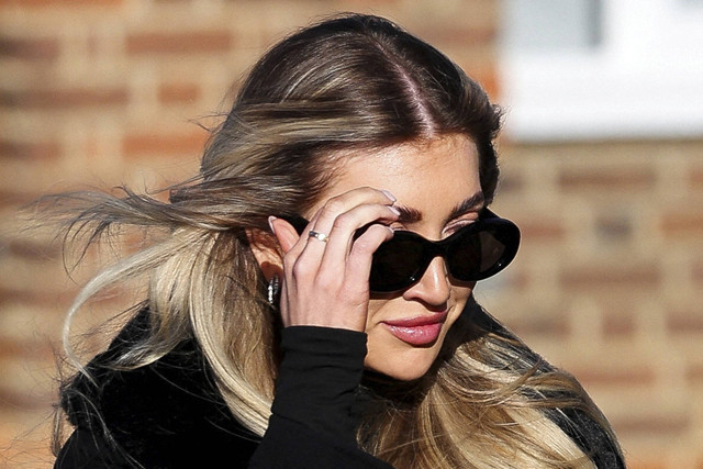 Kate Cassidy tiba untuk menghadiri pemakaman mantan penyanyi One Direction Liam Payne di Gereja St Mary di Amersham, dekat London, Inggris, 20 November 2024. Foto: Toby Melville/REUTERS
