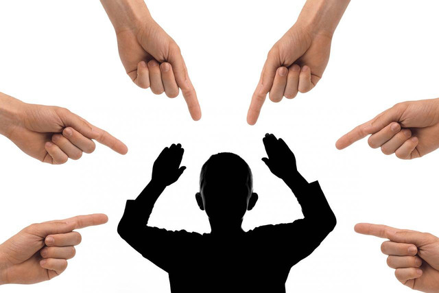 Ilustrasi Scapegoat child (sumber: https://pixabay.com/id/photos/anak-intimidasi-menunjuk-gangguan-5989554/)