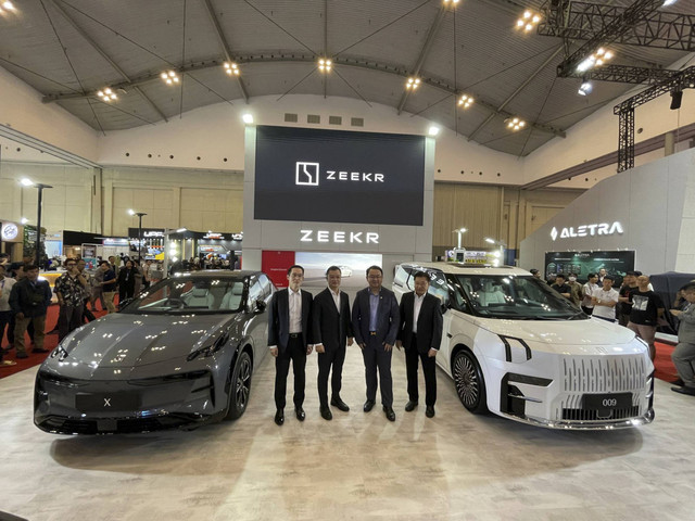 Zeekr resmi debut di Indonesia, bawa dua model listrik sekaligus Zeekr X dan Zeekr 009 di GJAW 2024. Foto: Sena Pratama/kumparan
