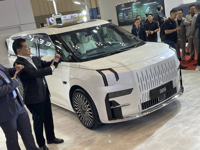 Zeekr resmi debut di Indonesia, bawa dua model listrik sekaligus Zeekr X dan Zeekr 009 di GJAW 2024. Foto: Sena Pratama/kumparan