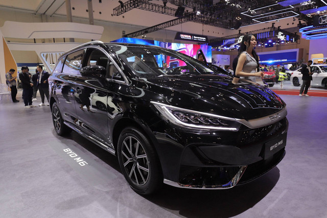 Mobil-mobil listrik BYD di Gaikindo Jakarta Auto Week (GJAW) 2024, ICE BSD, Tangerang, Jumat (22/11/2024). Foto: Jamal Ramadhan/kumparan