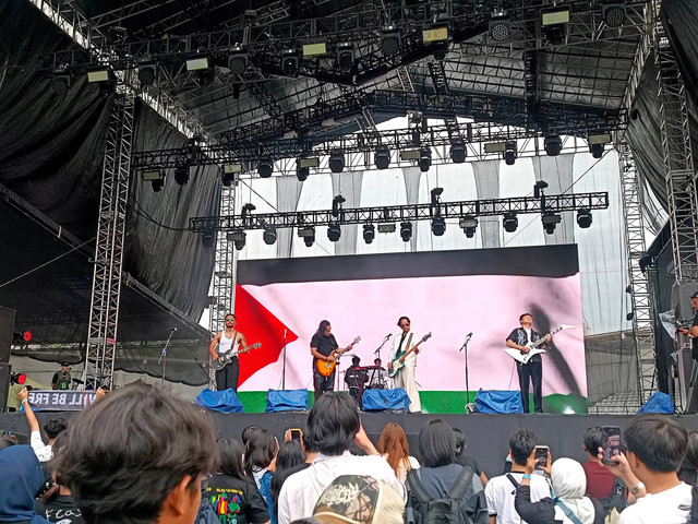 feast manggung di Joyland Festival 2024, Lapangan Baseball, Gelora Bung Karno, Jumat (22/11). Foto: Giovanni/kumparan