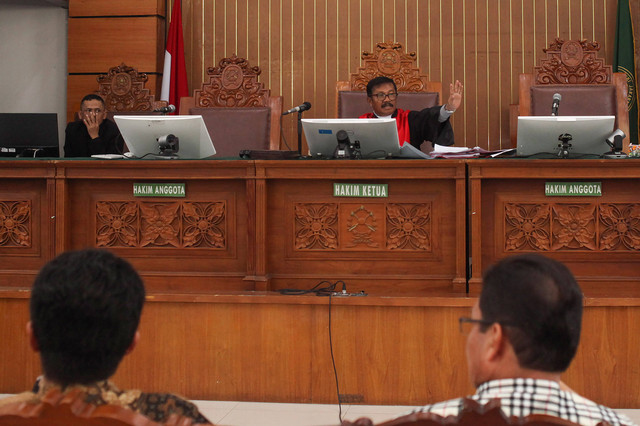 Hakim tunggal Tumpanuli Marbun (atas, kanan) memimpin sidang lanjutan praperadilan Thomas Trikasih Lembong atau Tom Lembong di Pengadilan Negeri Jakarta Selatan, Jakarta, Jumat (22/11/2024). Foto: ANTARA FOTO/Reno Esnir