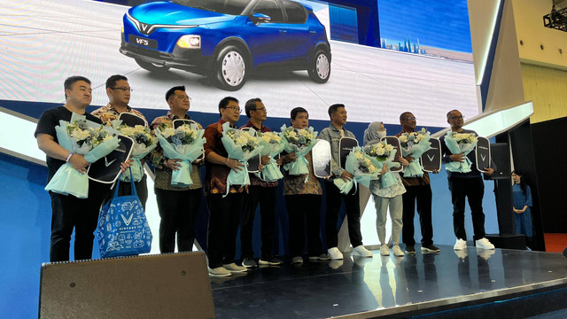Seremoni penyerahan unit VinFast ke konsumen. Foto: Aditya Pratama Niagara/kumparan