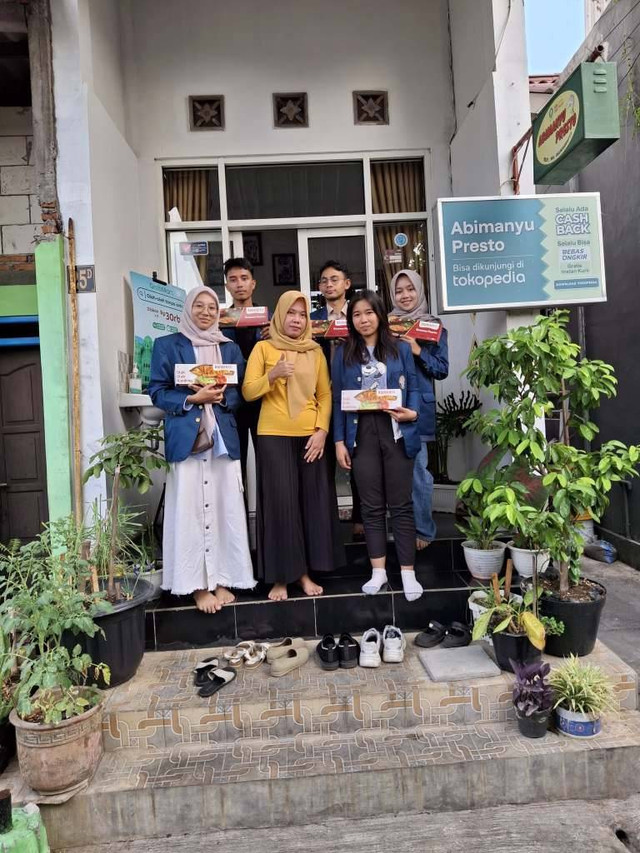 UMKM Bandeng Presto : Kunjungan THP UNDIP ke UMKM Bandeng Presto Abimanyu