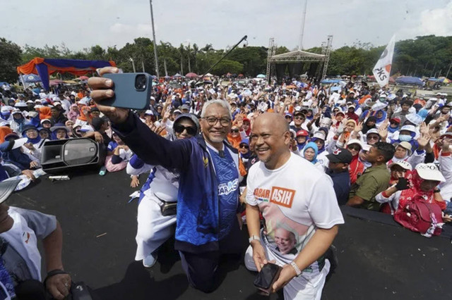 Pasangan Calon Gubernur dan Wakil Gubernur Jawa Barat nomor urut 3, Ahmad Syaikhu-Ilham Habibie (ASIH) menggelar Kampanye Terbuka Umum (KRU) terakhir di Lapangan Tegallega, Kota Bandung, Sabtu (23/11/2024). Foto: Dok. Istimewa