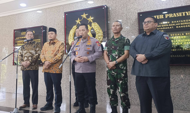 Kapolri Jenderal Listyo Sigit Prabowo menerima audiensi  DKPP, Bawaslu, dan KPU RI di Mabes Polri, Senin (25/11/2024). Foto: Thomas Bosco/kumparan