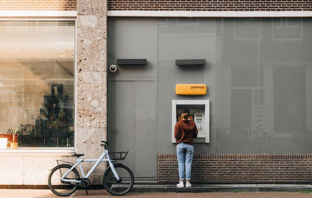 Ilustrasi Cara Setor Tunai di ATM BRI Sumber Unsplash/Julian