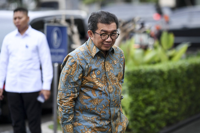Kepala Badan Pengelola Investasi Daya Anagata Nusantara (BP Danantara) Muliaman Darmansyah Hadad bersiap mengikuti rapat yang dipimpin Presiden Prabowo Subianto di Kompleks Istana Kepresidenan, Jakarta, Senin (25/11/2024). Foto: Hafidz Mubarak A/Antara Foto 