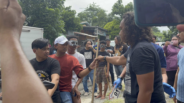 Suasana prarekonstruksi tawuran di Jalan Candi Penataran Raya, Kota Semarang, Selasa (26/11/2024). Foto: Intan Alliva Khansa/kumparan
