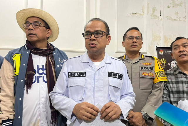 Konferensi pers KPU Sumut terkait jumlah TPS terdampak imbas banjir hingga longsor, Rabu (27/11/2024). Foto: Tri Vosa/kumparan