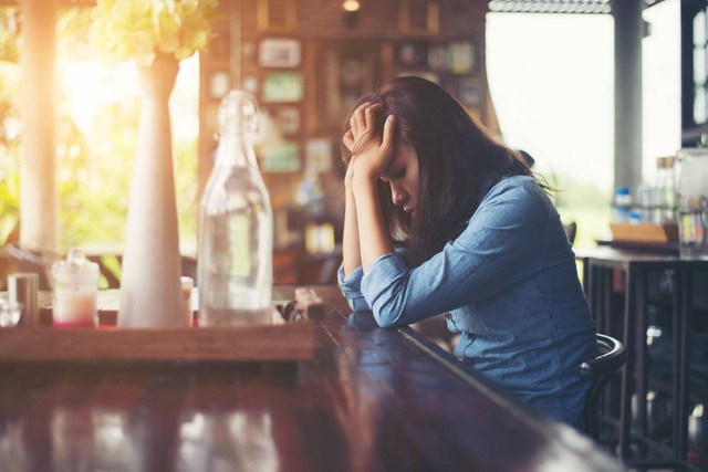 https://www.freepik.com/free-photo/young-woman-sitting-cafe-with-her-laptop-stressful-wor_1025747.htm#fromView=image_search_similar&page=1&position=7&uuid=a77ca9ca-3529-4962-833a-c303c21ddbb0