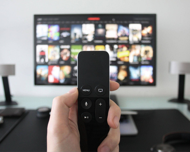 Meminta KPI mengawasi penyiaran layanan konten OTT. (ilustrasi dari dok. pribadi)