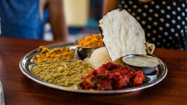 Rumah makan India di Malang. Foto hanyalah ilustrasi, bukan tempat sebenarnya. Sumber: unsplash/Lior Shapira.