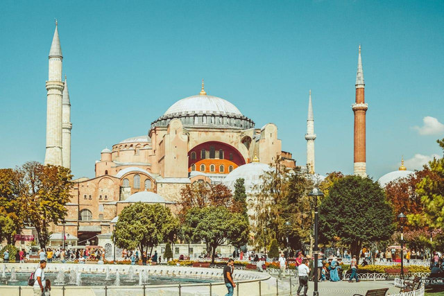 Alun-Alun Gresik, Foto Hanya Ilustrasi, Bukan Gambar Sebenarnya, Sumber Foto: Pexels/Ugur Bayir