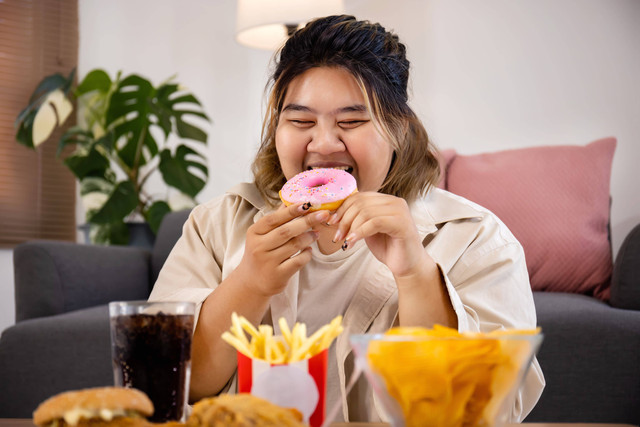 Ilustrasi Emotional Eating. Sumber: freepik.com