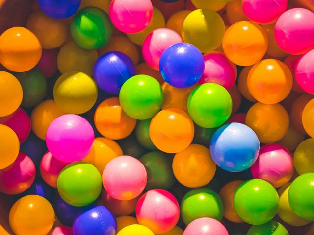 Bola warna-warni (Picture: Unsplash) 