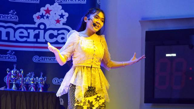 Elshadai Natania Boham, saat mendongeng di Words Storytelling 2024.
