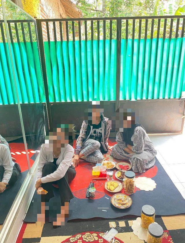 Foto hasil potret saya sendiri. Dokumentasi nyadran di desa saya. 