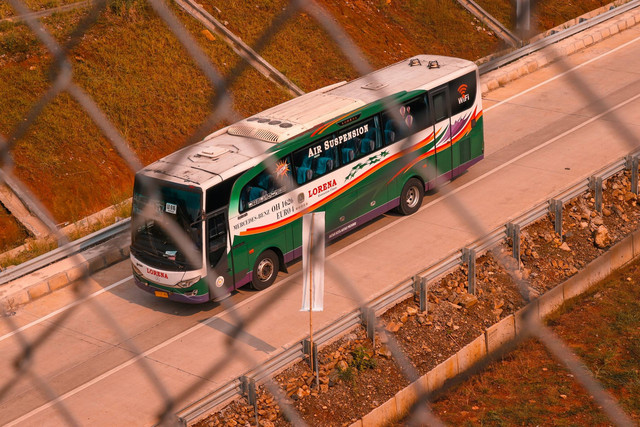 [Cara Beli Tiket Bus Online Semarang-Jakarta] Foto hanya ilustrasi, bukan tempat sebenarnya. Sumber: unsplash/Riski Ramadan