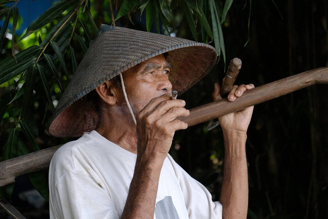 sumber foto: Pixabay (https://pixabay.com/photos/man-farmer-nature-blitar-java-7054014/)