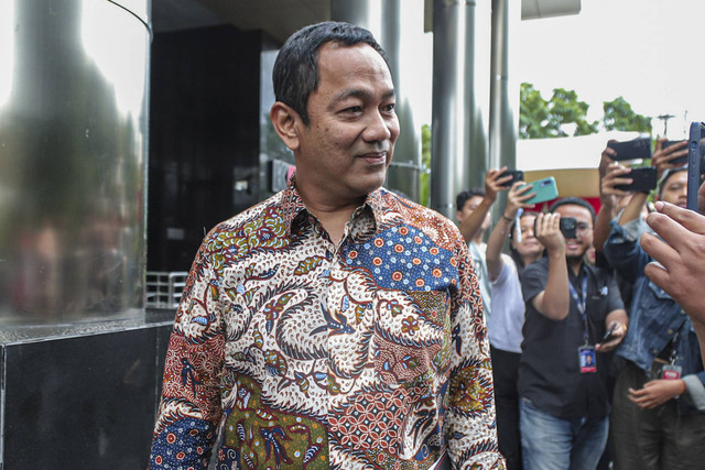 Hendrar Prihadi, Kepala Lembaga Kebijakan Pengadaan Barang/Jasa Pemerintah (LKPP) menemui awak wartawan di Gedung KPK, Jakarta, Selasa (3/12/2024). Foto: Iqbal Firdaus/kumparan