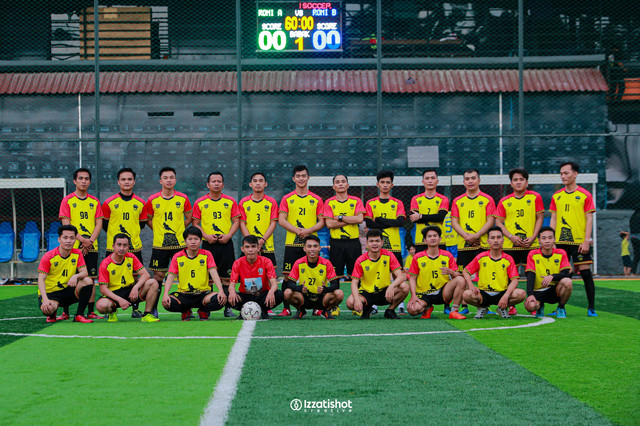 foto tem sepak bola/ futsal sebelum melakukan permainan di lapangan (02 juni 2024). foto: dari galery