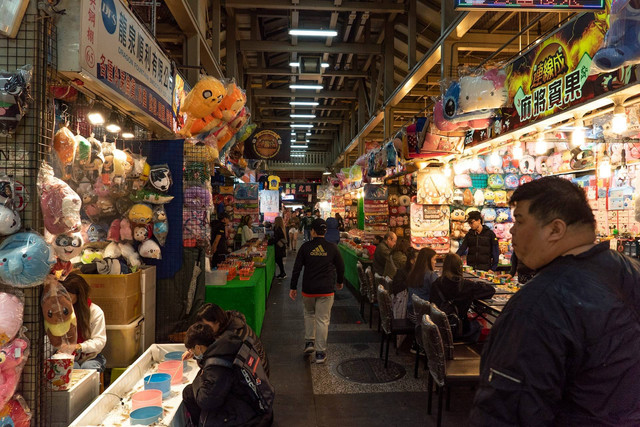 Pusat Grosir Semarang. Foto hanya ilustrasi, bukan tempat sebenarnya. Sumber: unsplash.com/David Emrich.