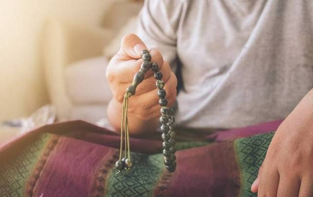 Ilustrasi Bacaan Sholawat Nabi Pendek. Unsplash/Indra Project.