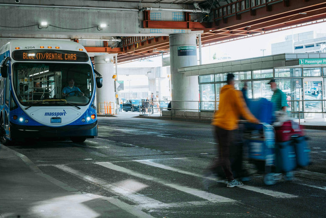 Jadwal Damri Kayuringin-Bandara Soekarno-Hatta PP. Foto hanya sebagai ilustrasi saja, bukan tempat sebenarnya. Sumber: Pexels/Diogo Miranda.