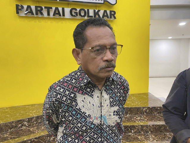 Sekretaris Bidang Organisasi DPP Golkar Derek Loupatty di DPP Golkar, Jakarta pada Kamis (5/12/2024). Foto: Abid Raihan/kumparan
