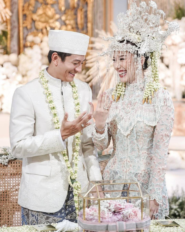 Rio Haryanto menikah dengan Athina Papadimitriou. Foto: Instagram/@sandiuno